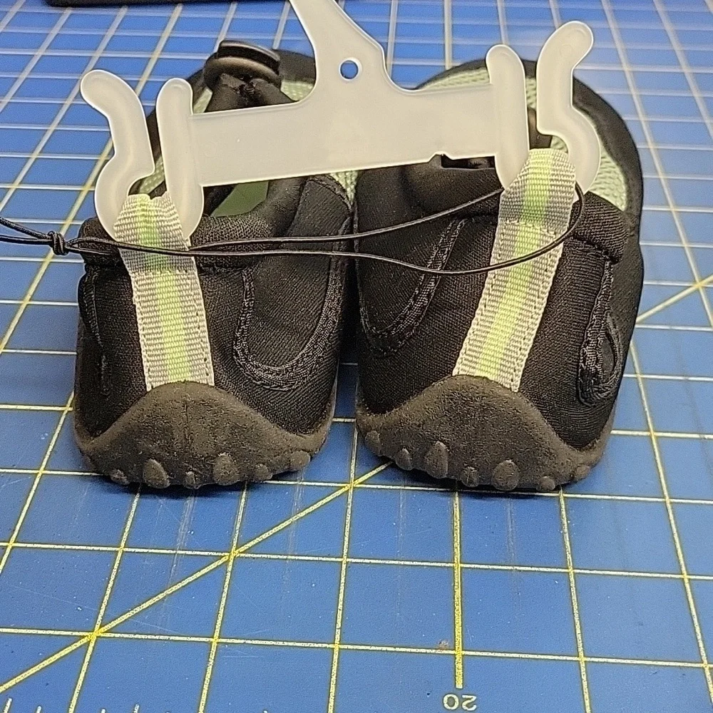 Kids Water Shoes Black and Green Size 2/3